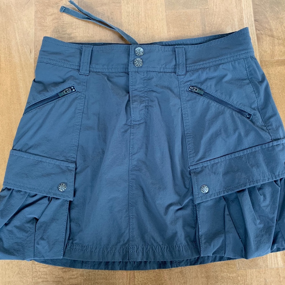 Athleta stretchy ripstop cargo skort sz 2, EUC